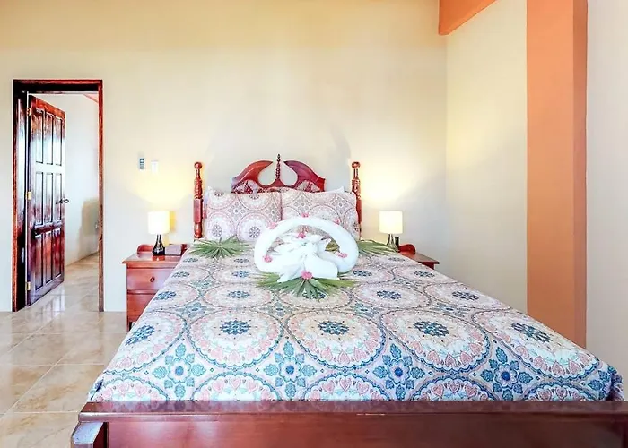Western #6 At Laguna Apartment *