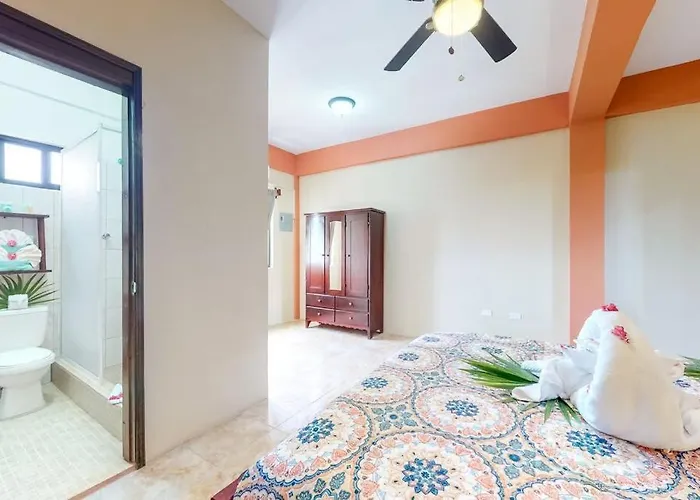 Western #6 At Laguna Apartment