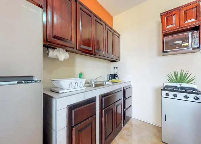 Western #6 At Laguna Apartment *