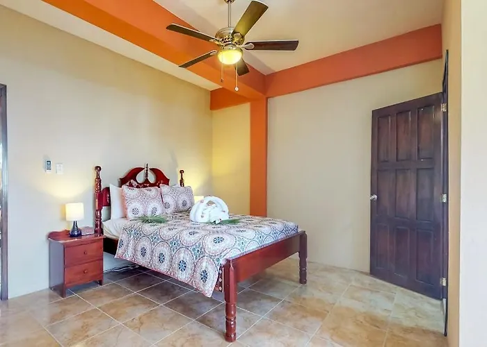 Western #6 At Laguna Apartment *